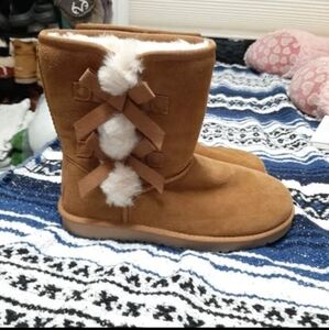 Koolaburra by Ugg Tan Boots with Bow Accents. Women's size 9. New never worn